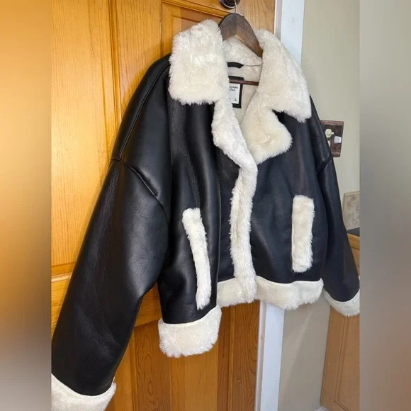 Abercrombie & Fitch Black and Cream Teddy Jacket - Picture 3 of 6